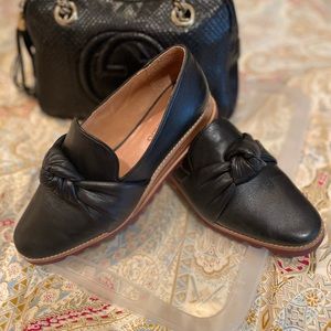 Absolutely LOVE these black 7.5 Bernardo’s! Unfortunately they fit me to big.